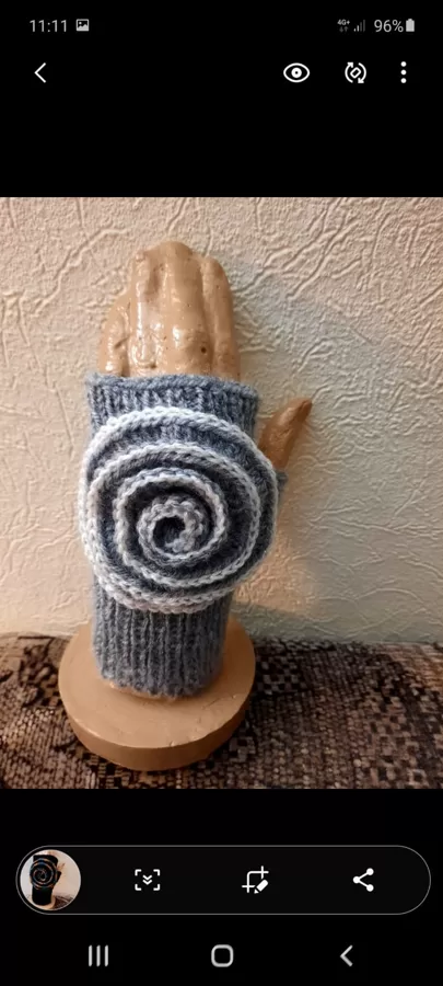 Maucīši - pelēki ar puķi - akrils - 20.00 eur